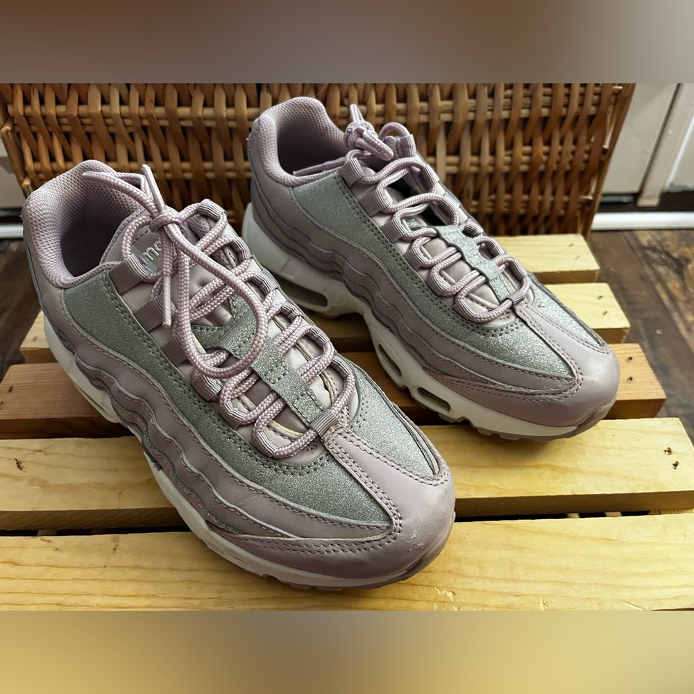 Nike Air Max 95! Gently Used. Size Women’s 6.
